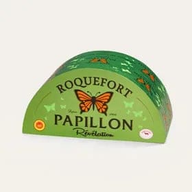 Половина головки Roquefort Papillon Révélation в зелёной упаковке