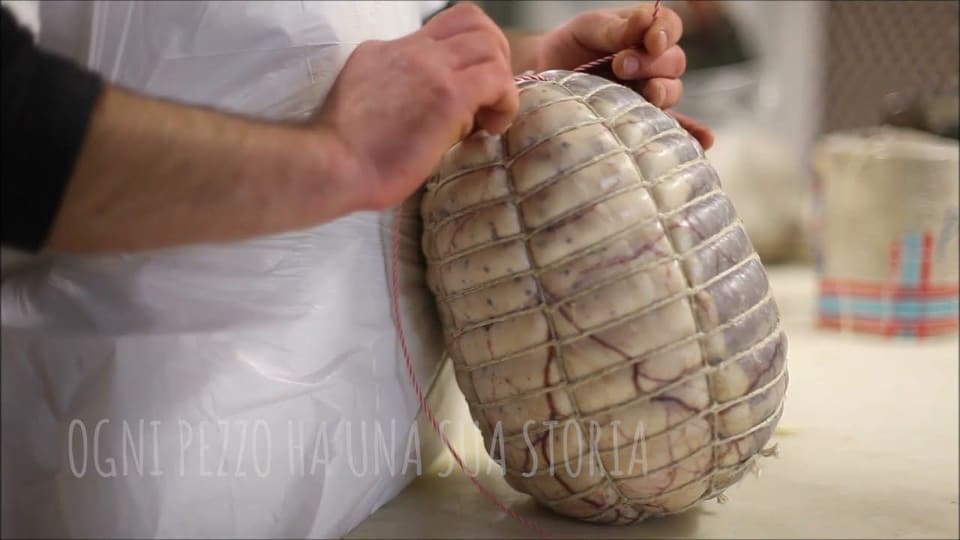 Заставка видео: как делают кулателло ди Дзибелло