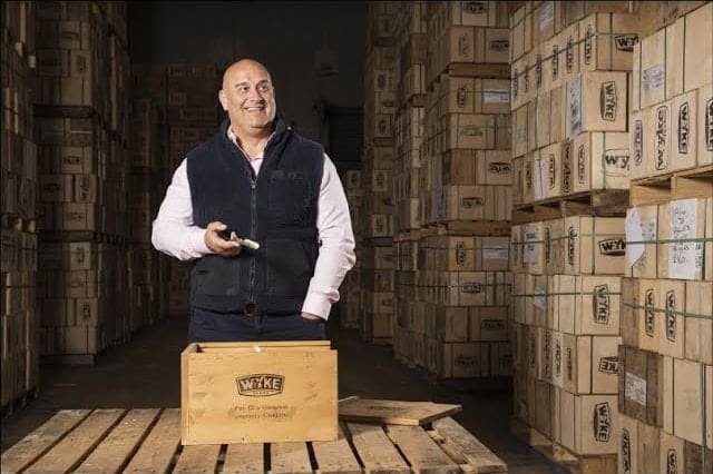 Заставка видео: wyke Farms: семейная сыроварня чеддера с 1861 года